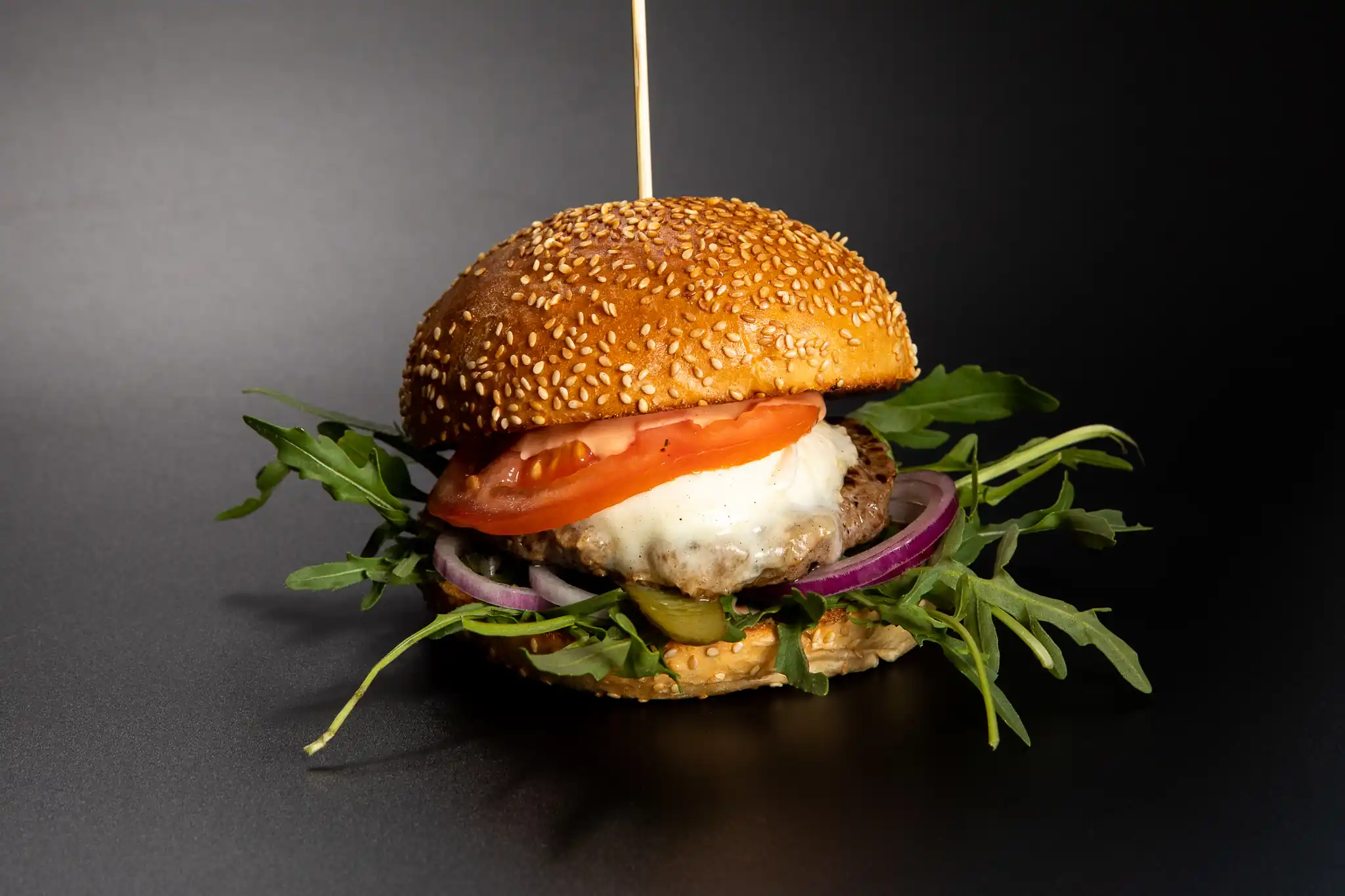 Saftiger Burger – Bild 3 – Speisekarte Black Forest Burger