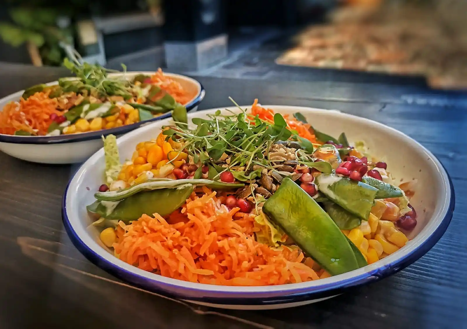 Frische Bowl mit regionalem Gemüse